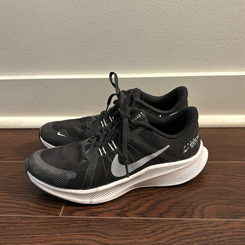 Nike quest 4 runners
